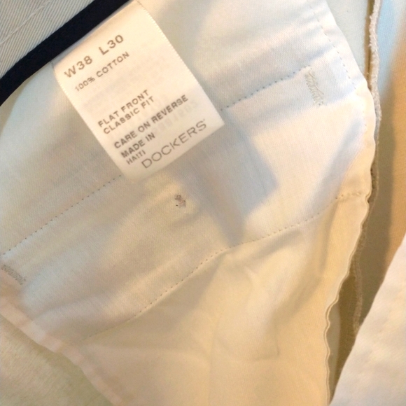 Men's Classic Fit Dockers - Picture 5 of 7